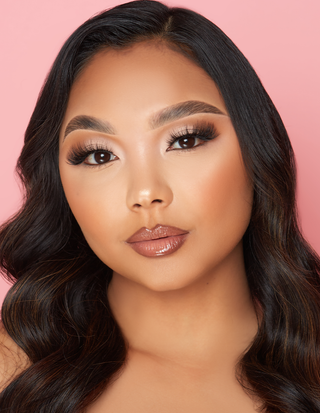 P.Louise Lashes - Προσέγγιση της υπόθεσης