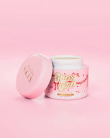 Μια ροζ μπανιέρα P.Louise από Baddie Buff Scalp και Body Sugar Scrub σε Coconut Coast με κλειστό καπάκι