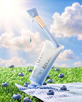 P.Louise Blueberry Overnight Wrapping Mask σε γρασίδι με βατόμουρα