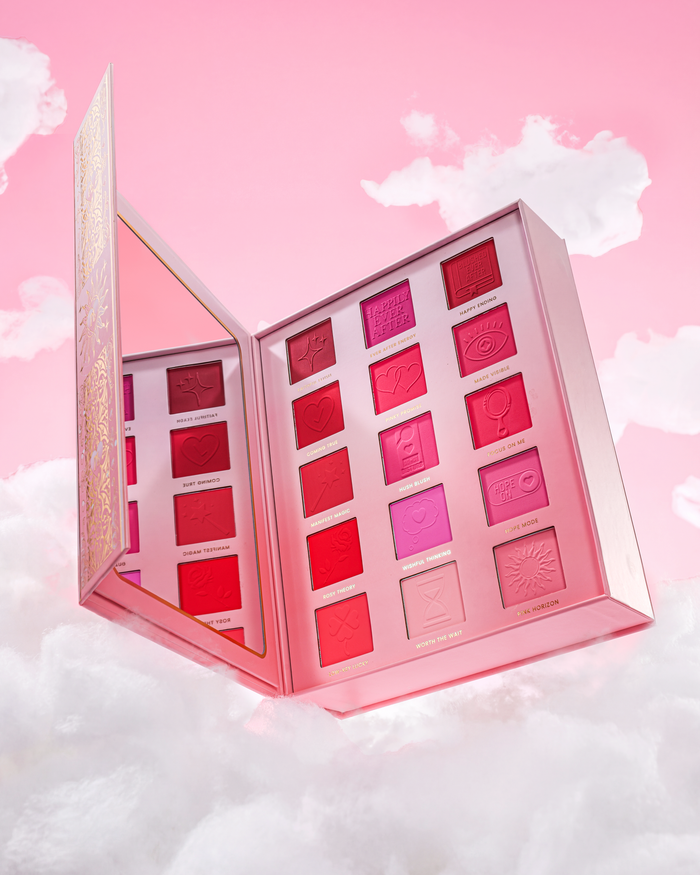 Η παλέτα Pink P.Louise Blushed Ever After Blush είναι μέρος του σετ μακιγιάζ Manifest The Magic Storybook
