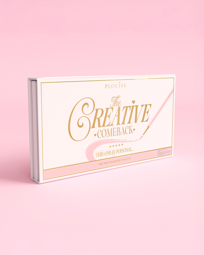 Πλαϊνή φωτογραφία της P.Louise Creative Comeback XXXL Rainbow Eyeshadow Palette σε ροζ φόντο