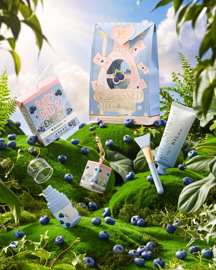 P.Louise Blueberry Obsessed For Bad Bitch και συσκευασία σε έναν καταπράσινο λόφο με βατόμουρα