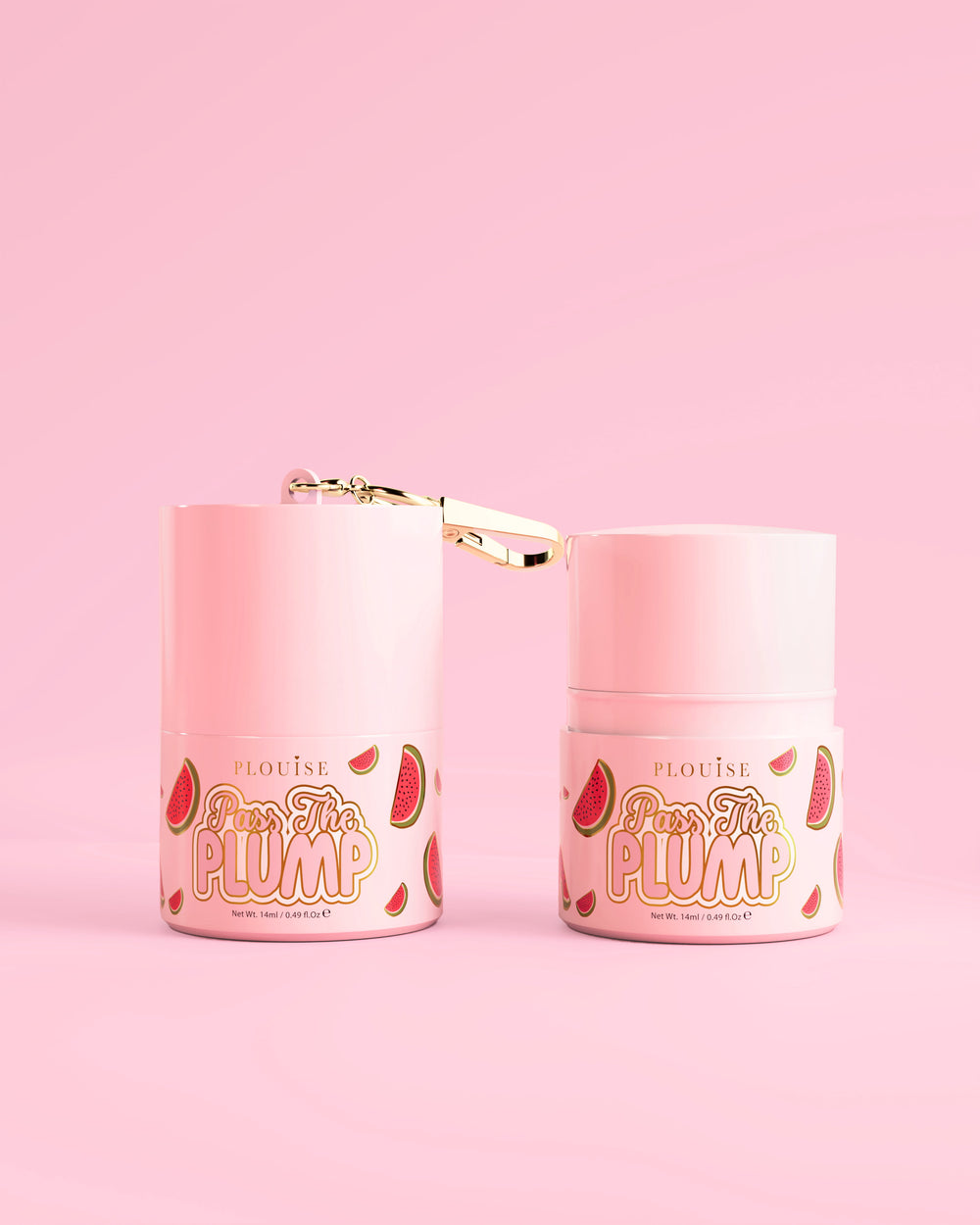 Δύο ροζ βάζα P.Louise Pass The Plump Lip Treatment με σχέδιο καρπούζι σε ροζ φόντο