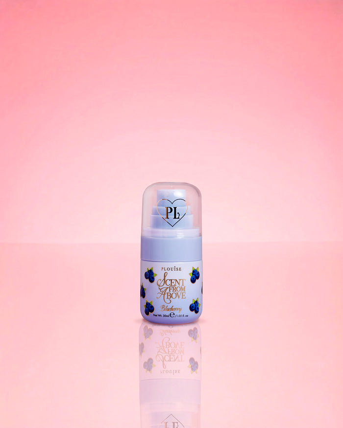 P.Louise Blueberry Mini Scent From Above Body Mist σε ροζ φόντο