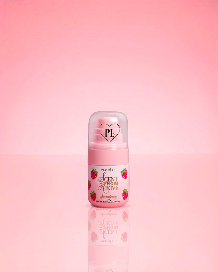 P.Louise Mini Strawberry Hair & Body Mist Άρωμα από ψηλά σε ροζ φόντο