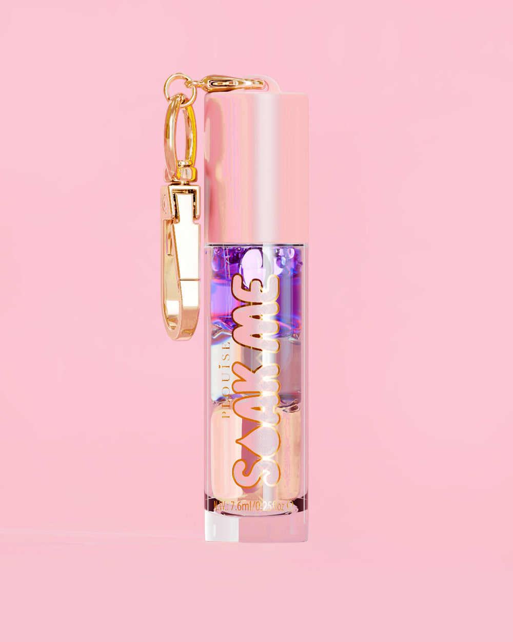 P. Louise Soak Me Lip Oil με πολύχρωμο λαδάκι σε ροζ σωλήνα με χρυσό κούμπωμα σε ροζ φόντο