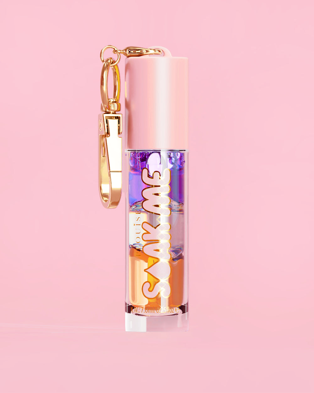 P. Louise Soak Me Lip Oil με πολύχρωμο λαδάκι σε ροζ σωλήνα με χρυσό κούμπωμα σε ροζ φόντο