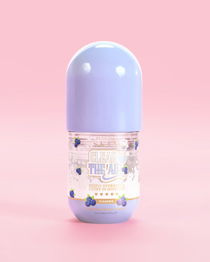 Μπουκάλι P. Louise Clear The Air Blueberry Gel Cleanser σε ροζ φόντο